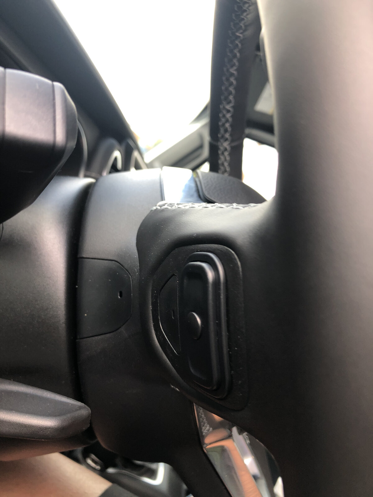 Buttons on back of steering wheel | Jeep Wrangler Forums (JL / JLU) -  Rubicon, Sahara, Sport, 4xe, 392 