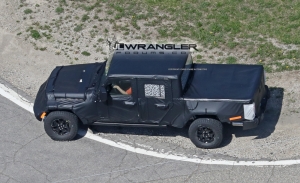 Jeep Wrangler Pickup Truck (JT) With Production Bed Size